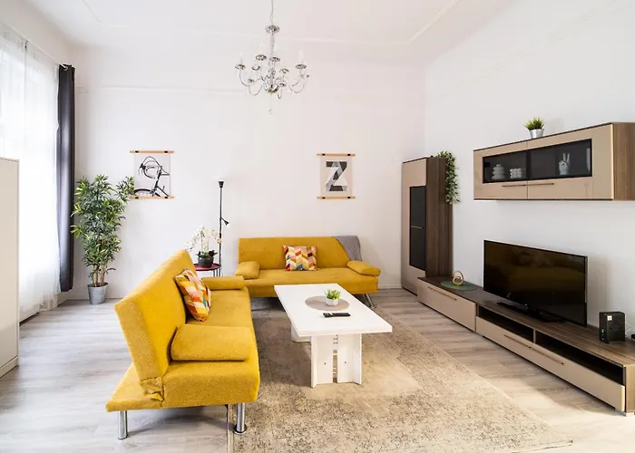 Perfect Location,Newly Decorated Modern, Large Place 60 M2, Really Quiet So You Can Have A Good Night Sleep, Ac, Netflix, Smart Tv, High-Speed Internet, World Famous New York Cafe Only 10 Minutes Walk
