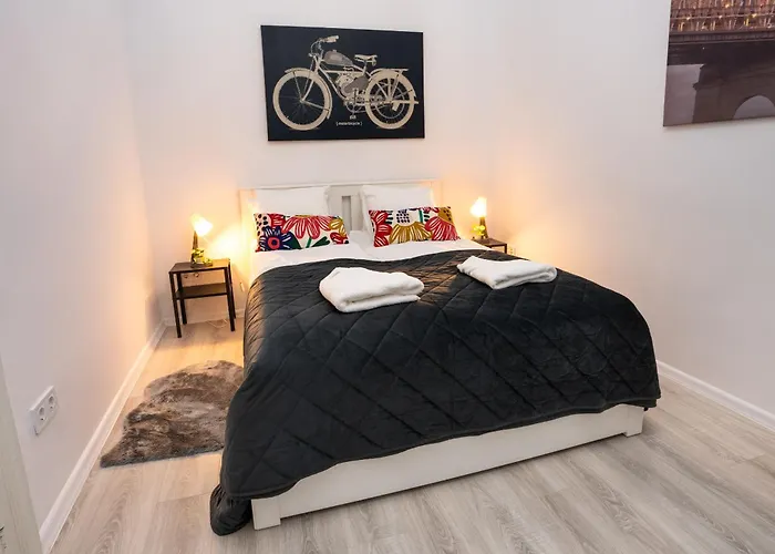 Perfect Location,Newly Decorated Modern, Large Place 60 M2, Really Quiet So You Can Have A Good Night Sleep, Ac, Netflix, Smart Tv, High-Speed Internet, World Famous New York Cafe Only 10 Minutes Walk