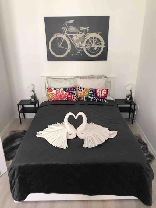 Perfect Location,newly Decorated Modern, Large Place 60 M2, Really Quiet So Have A Good Night Sleep, Ac, Netflix, Smart Tv, High-speed Internet, World Famous New York Cafe Only 10 Minutes Walk Апартаменты