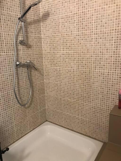 Апартаменты Perfect Location,newly Decorated Modern, Large Place 60 M2, Really Quiet So Have A Good Night Sleep, Ac, Netflix, Smart Tv, High-speed Internet, World Famous New York Cafe Only 10 Minutes Walk Будапешт