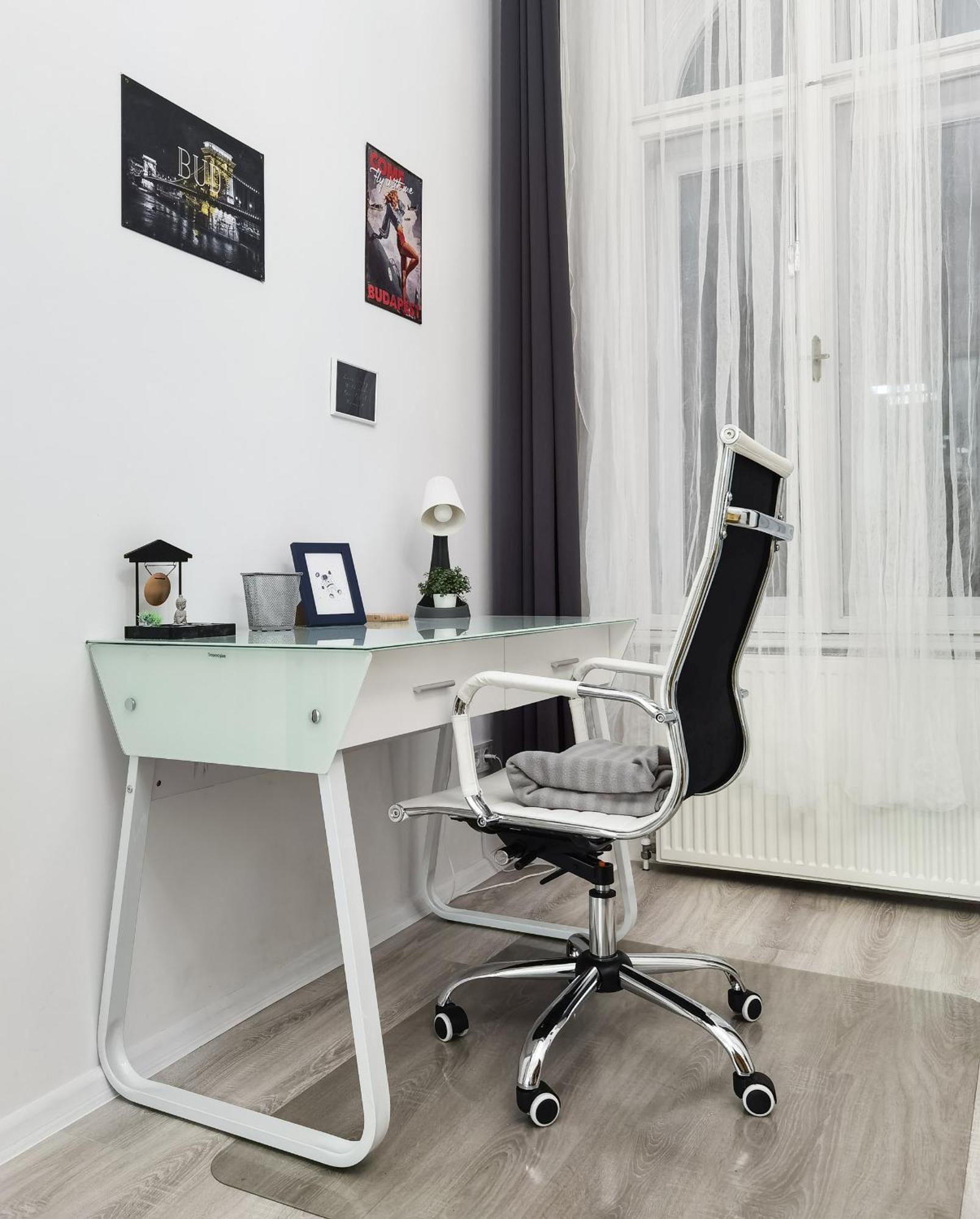 Апартаменты Perfect Location,newly Decorated Modern, Large Place 60 M2, Really Quiet So Have A Good Night Sleep, Ac, Netflix, Smart Tv, High-speed Internet, World Famous New York Cafe Only 10 Minutes Walk *