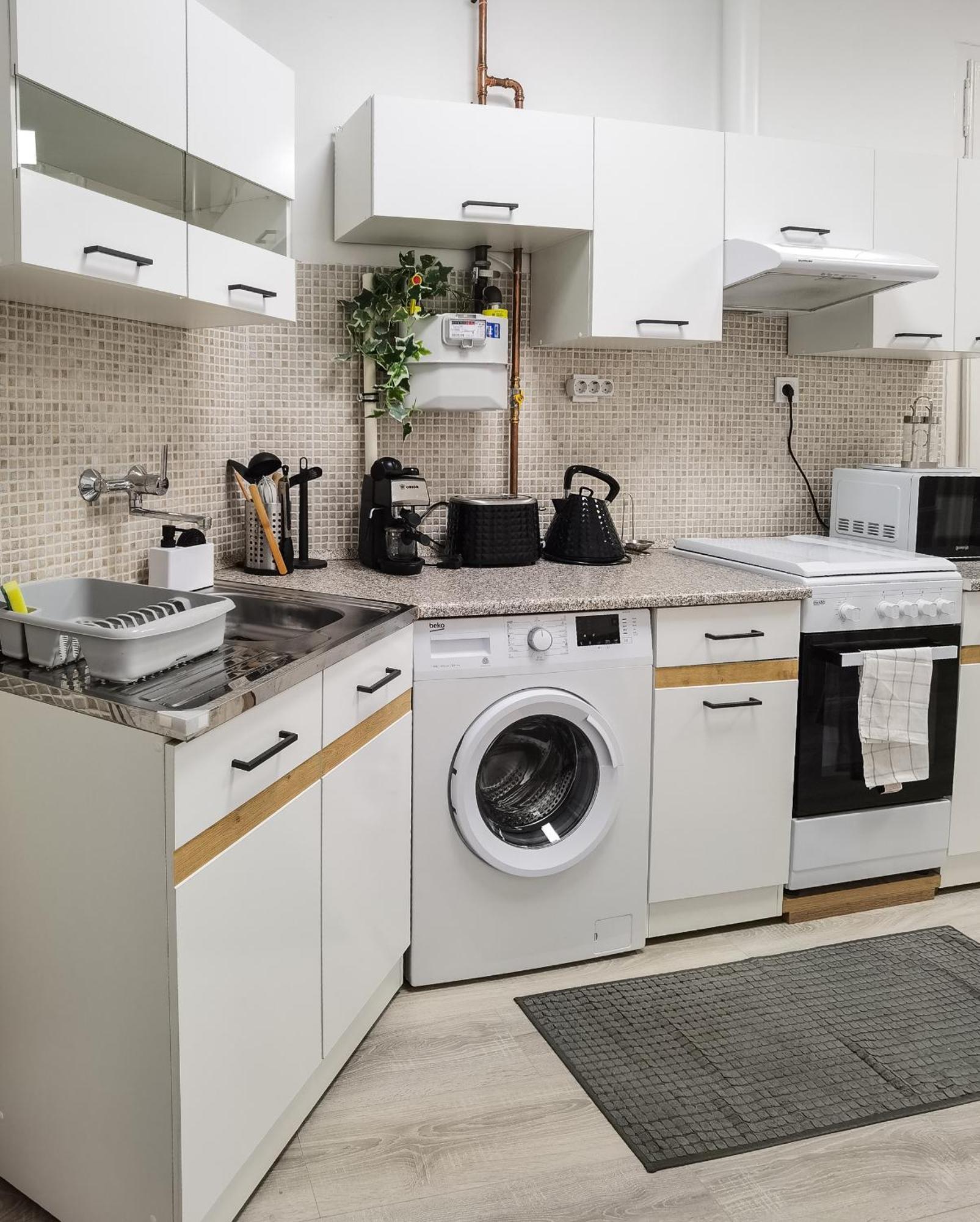 Perfect Location,newly Decorated Modern, Large Place 60 M2, Really Quiet So Have A Good Night Sleep, Ac, Netflix, Smart Tv, High-speed Internet, World Famous New York Cafe Only 10 Minutes Walk Апартаменты *