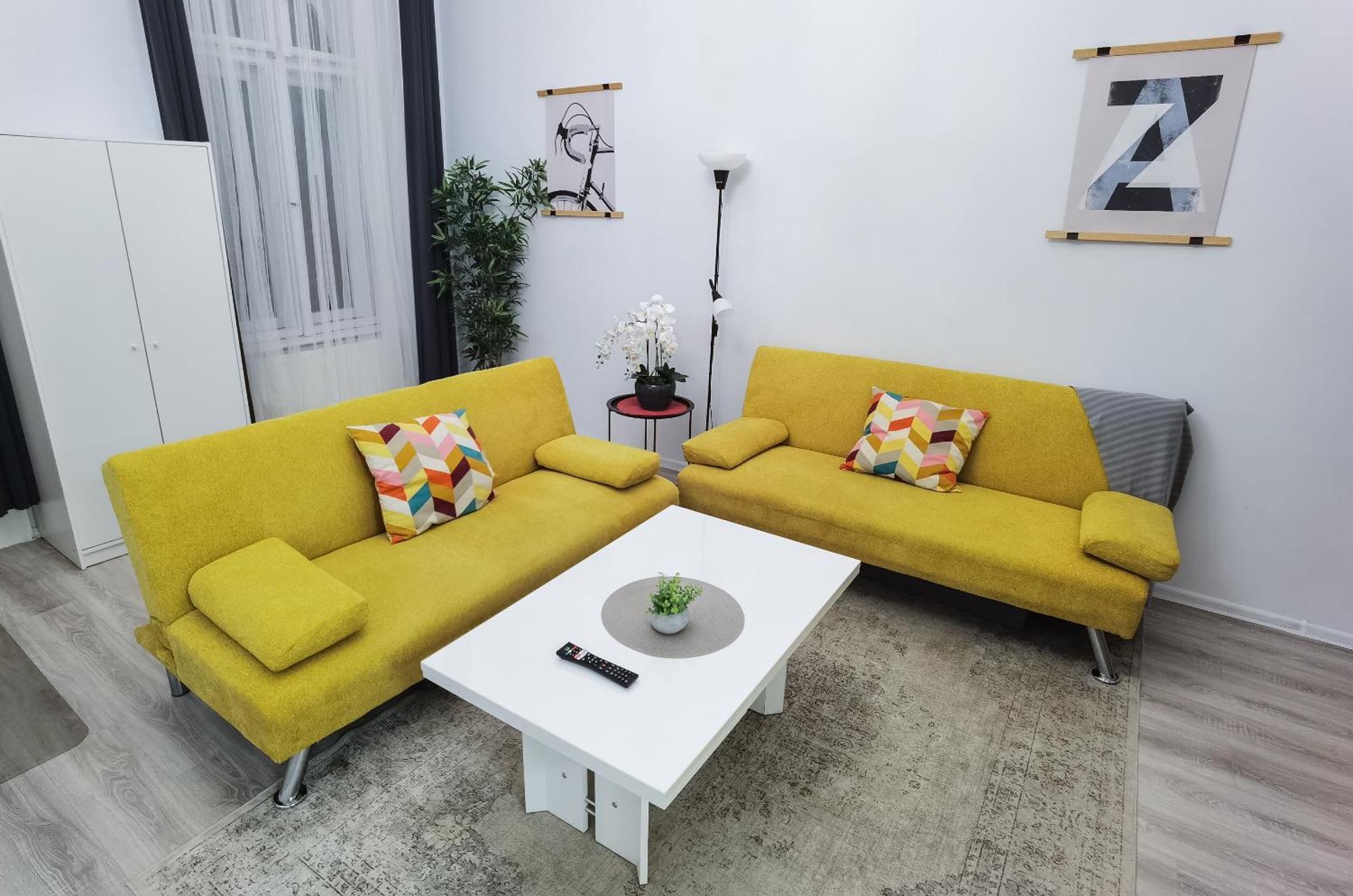 Perfect Location,newly Decorated Modern, Large Place 60 M2, Really Quiet So Have A Good Night Sleep, Ac, Netflix, Smart Tv, High-speed Internet, World Famous New York Cafe Only 10 Minutes Walk Апартаменты *