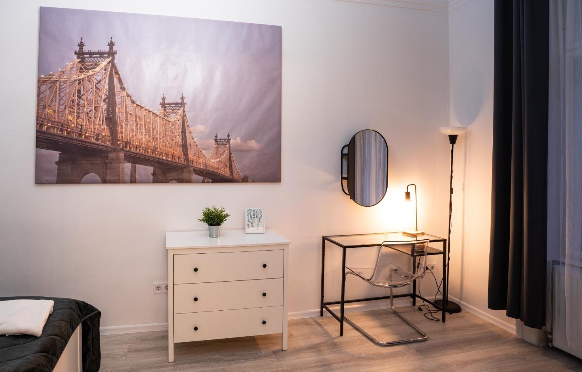 Апартаменты Perfect Location,newly Decorated Modern, Large Place 60 M2, Really Quiet So Have A Good Night Sleep, Ac, Netflix, Smart Tv, High-speed Internet, World Famous New York Cafe Only 10 Minutes Walk *